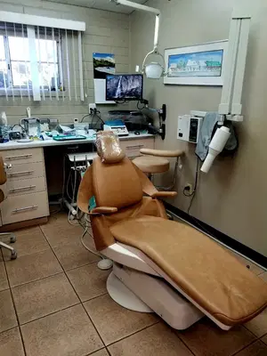 Dr. Melvin M. Dixon, DDS